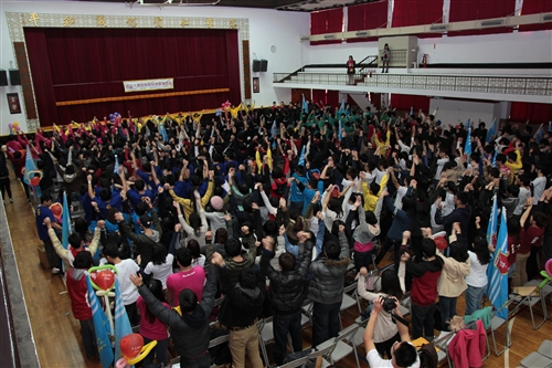 2013年學生寒假服務隊授旗出發！