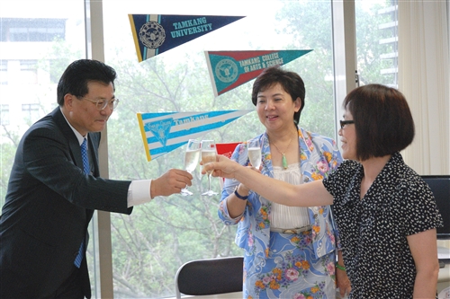 英文系成立「學術英文寫作諮詢室」，提供英文寫作相關建議。