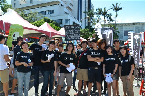 學生會、聯合校友會共同舉辦「102學年度社團招生博覽會」。