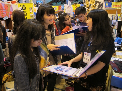 102年全國學生社團評鑑及自治組織成果競賽本校再創佳績！