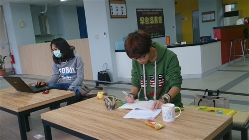 大家一齊來參加早鳥讀書會