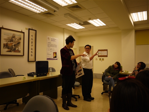 建構魔術、禮儀、自信之間的表演