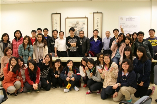 建構魔術、禮儀、自信之間的表演