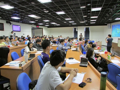 【名人開講】學習與教學中心於4/29(二)邀請伊林娛樂作家、演講家、主持人鄭匡宇，蒞校演講「不要臉，不怕死，這世界就是我的！」