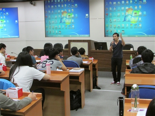 【名人開講】學習與教學中心於4/29(二)邀請伊林娛樂作家、演講家、主持人鄭匡宇，蒞校演講「不要臉，不怕死，這世界就是我的！」