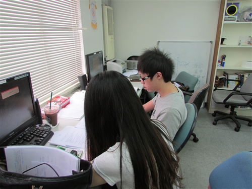 學習與教學中心舉辦大學部基礎科目1-3人個別輔導，敬請公告並鼓勵同學踴躍參加。