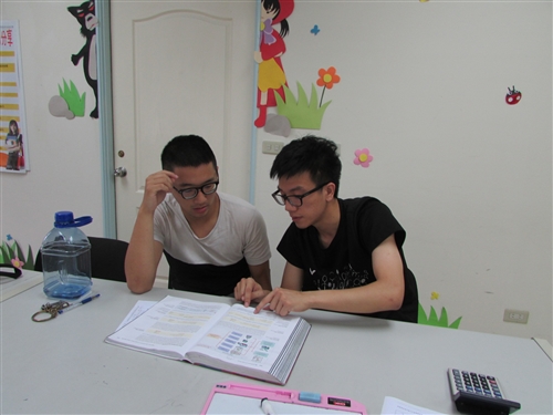 學習與教學中心舉辦大學部基礎科目1-3人個別輔導，敬請公告並鼓勵同學踴躍參加。