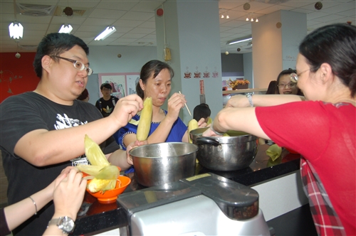 開心農場歡慶收成－看得見的「住宿學院」實質內涵