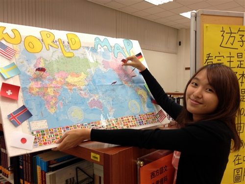 「跨蘭越陽，立足全世界」圖書館大三出國主題書展