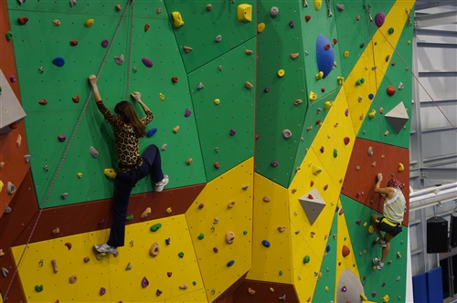 蘭陽校園11/19及11/25住宿學院主題活動「休閒樂活_挑戰極限，攀向高峰」