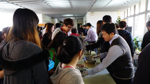 師生同樂吃湯圓