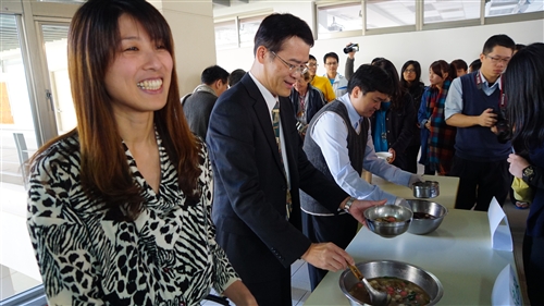 師生同樂吃湯圓