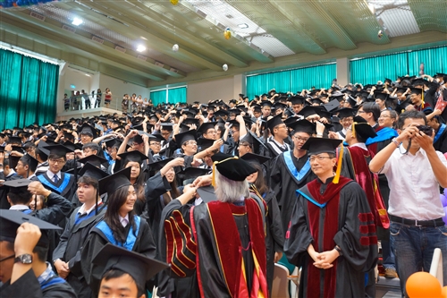 「三環五育 職場享譽」，本校舉行102學年度畢業典禮。