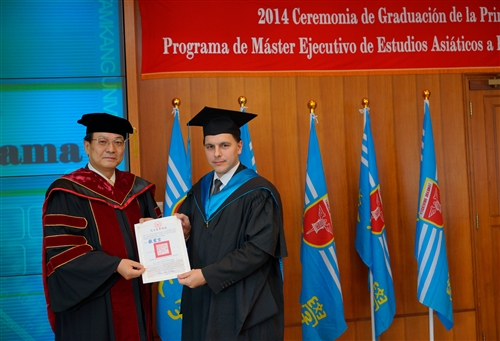 本校舉行第1屆「亞洲研究所數位學習碩士在職專班」畢業典禮。