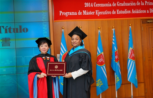 本校舉行第1屆「亞洲研究所數位學習碩士在職專班」畢業典禮。