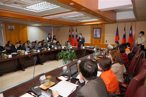 本校102年度推動員工帶薪學習制度榮獲教育部評定優等獎。