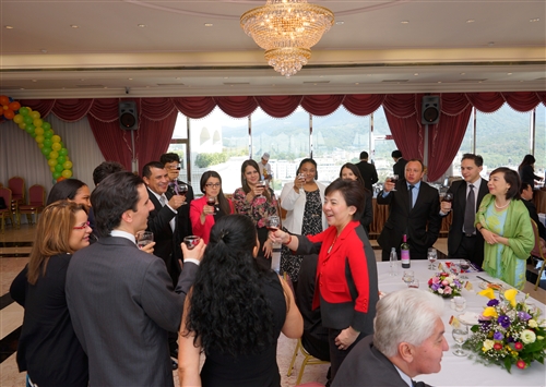 本校舉行第1屆「亞洲研究所數位學習碩士在職專班」畢業典禮。