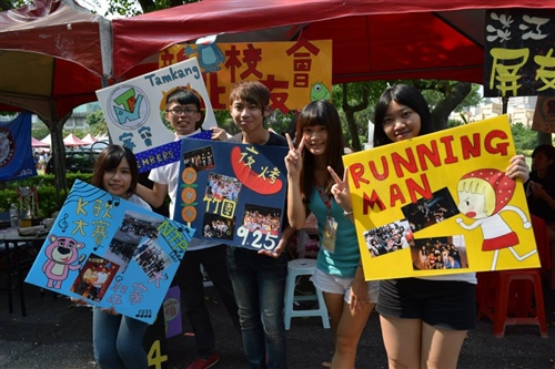 「103學年度社團招生博覽會」在海報街熱鬧展開。