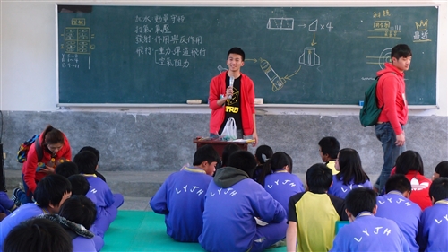 理學院「可見光科學服務隊」寒假下鄉服務。