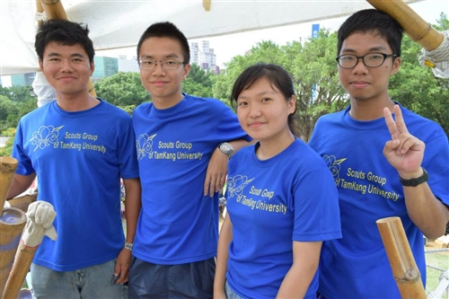 「103學年度社團招生博覽會」在海報街熱鬧展開。