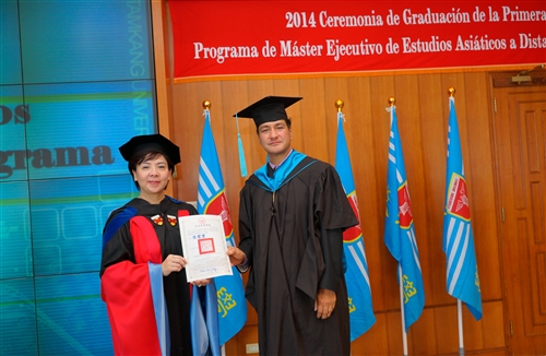 本校舉行第1屆「亞洲研究所數位學習碩士在職專班」畢業典禮。