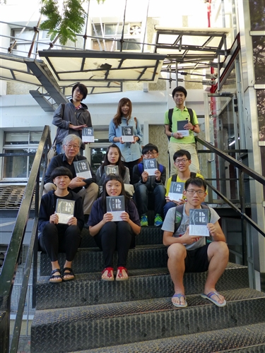 印證時代變遷建築系出版《嚮‧建築：民歌時代的建築青年》。