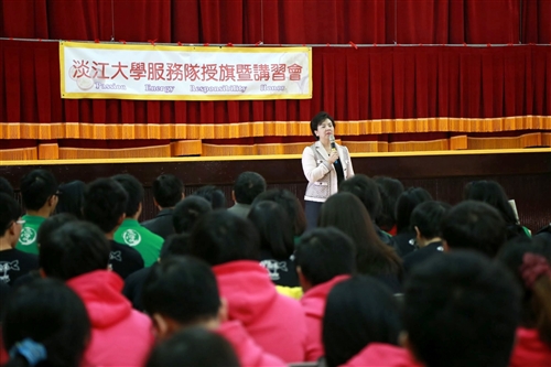 本校寒假社會服務授旗出發囉！