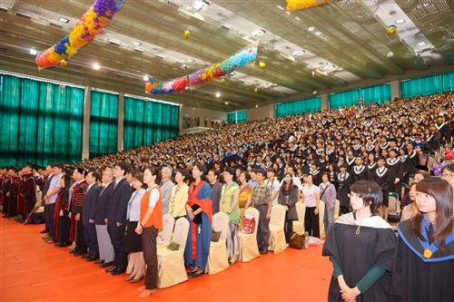 「三環五育 職場享譽」，本校舉行102學年度畢業典禮。