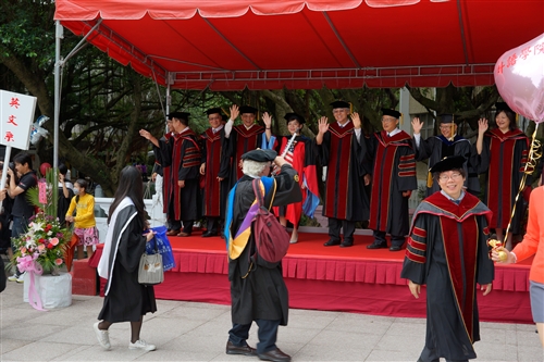 「三環五育 職場享譽」，本校舉行102學年度畢業典禮。