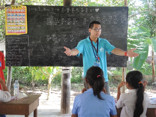 本校柬埔寨服務學習團第8次到柬埔寨哄吥省服務。