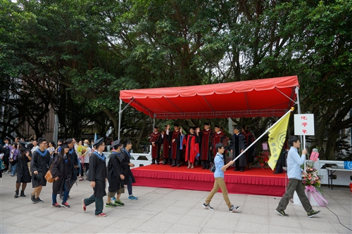 「三環五育 職場享譽」，本校舉行102學年度畢業典禮。