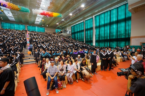 「三環五育 職場享譽」，本校舉行102學年度畢業典禮。