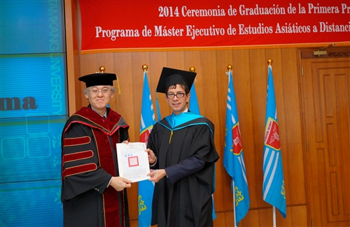 本校舉行第1屆「亞洲研究所數位學習碩士在職專班」畢業典禮。