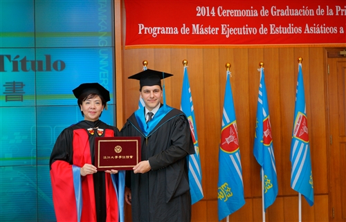 本校舉行第1屆「亞洲研究所數位學習碩士在職專班」畢業典禮。