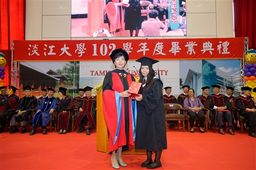 「三環五育 職場享譽」，本校舉行102學年度畢業典禮。