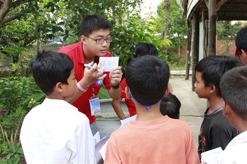 本校柬埔寨服務學習團第8次到柬埔寨哄吥省服務。