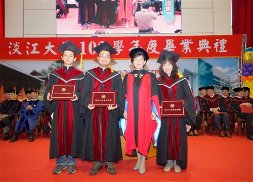 「三環五育 職場享譽」，本校舉行102學年度畢業典禮。