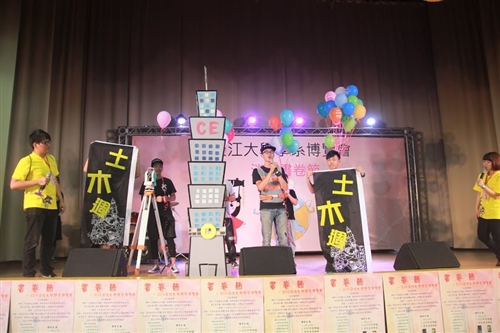 「2014淡江大學學系博覽會－淡江書卷節」熱鬧登場。