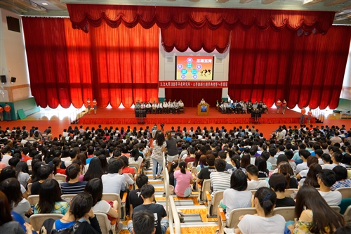 淡江新生的第一堂課：「克難坡巡禮」。