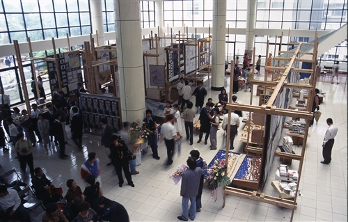 印證時代變遷建築系出版《嚮‧建築：民歌時代的建築青年》。