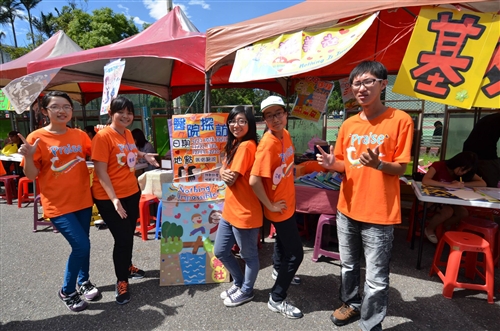 「103學年度社團招生博覽會」在海報街熱鬧展開。