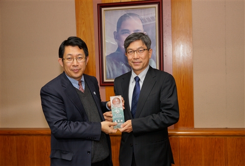 本校102年度推動員工帶薪學習制度榮獲教育部評定優等獎。