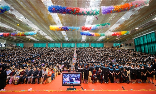 「三環五育 職場享譽」，本校舉行102學年度畢業典禮。