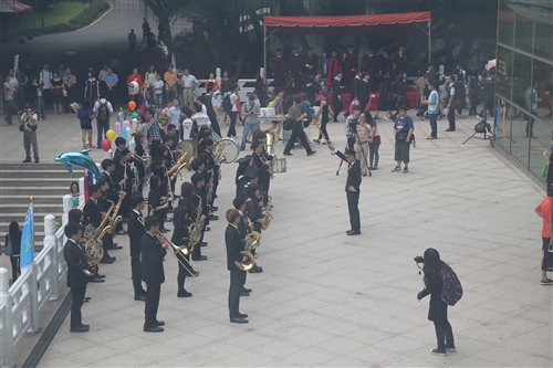 「三環五育 職場享譽」，本校舉行102學年度畢業典禮。