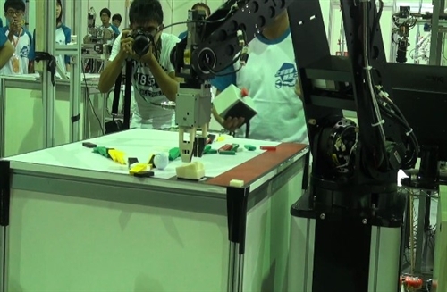 電機系機器手臂再創佳績，勇奪「上銀智慧機器手」總冠軍。