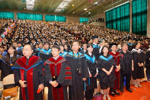 「三環五育 職場享譽」，本校舉行102學年度畢業典禮。