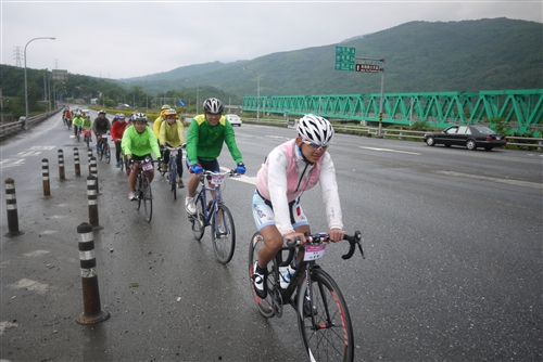 40位同學騎動台灣，單車環島送愛心。