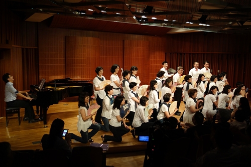 女教職聯誼會合唱團舉辦「淡江花月夜」音樂會。