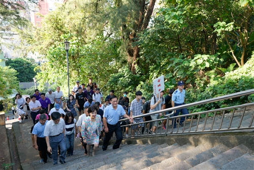 淡江新生的第一堂課：「克難坡巡禮」。