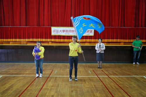 本校寒假社會服務授旗出發囉！